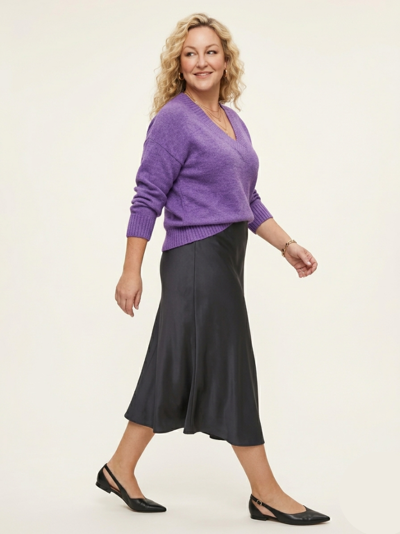 Brindley London | Solid V-neck Knit Sweater