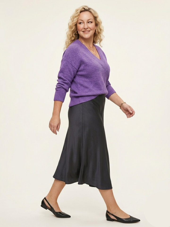 Brindley London | Solid V-neck Knit Sweater