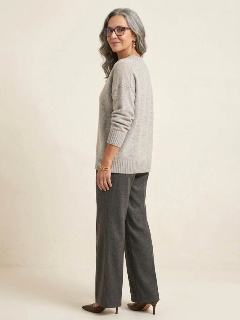 Brindley London | Solid V-neck Knit Sweater