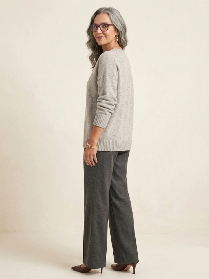 Brindley London | Solid V-neck Knit Sweater