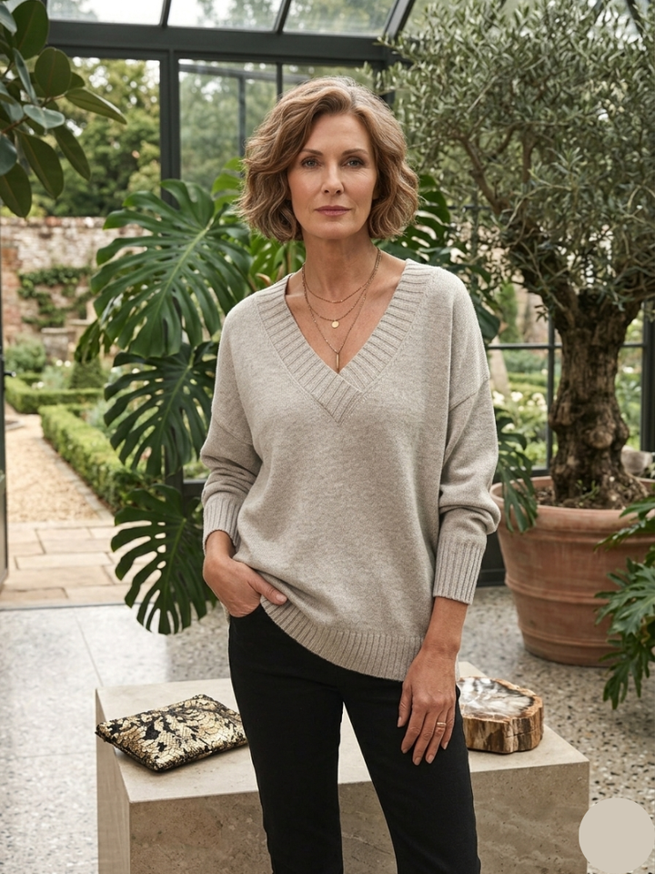 Brindley London | Solid V-neck Knit Sweater